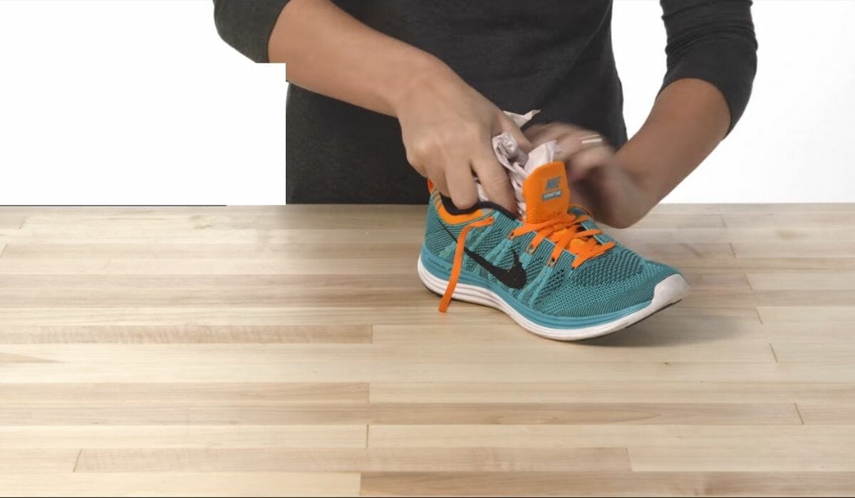 How to Keep Your Shoes from Creasing When Walking?